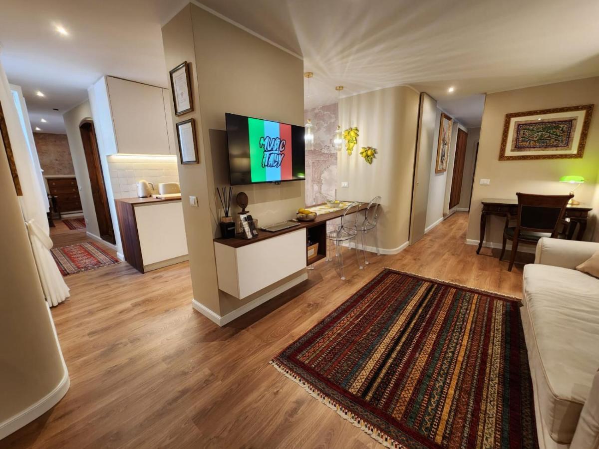 Charming Stay In Roma - Luxury Holiday Apartment ภายนอก รูปภาพ